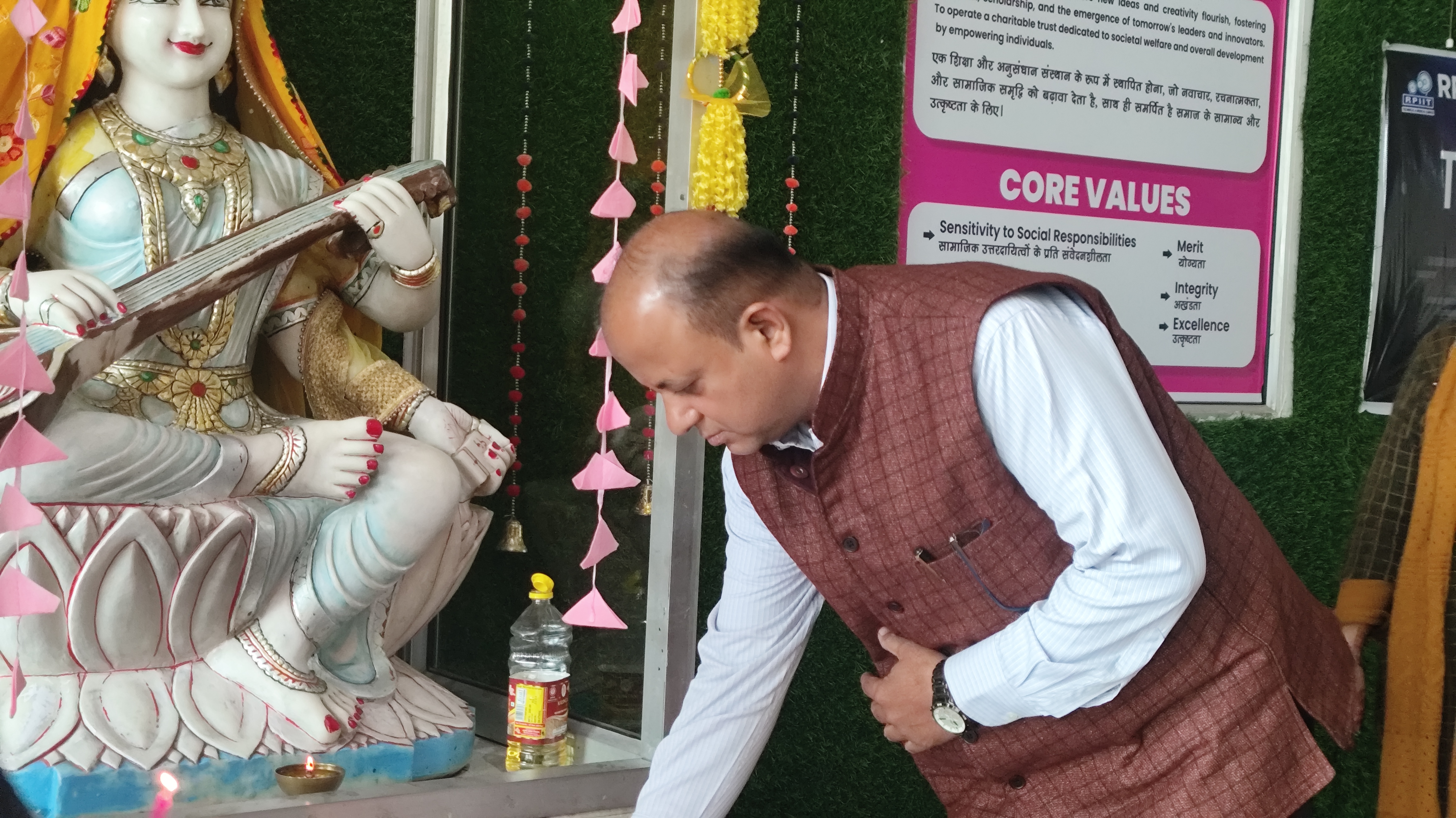 4.  DR. ANSHUL SHARMA SIR 